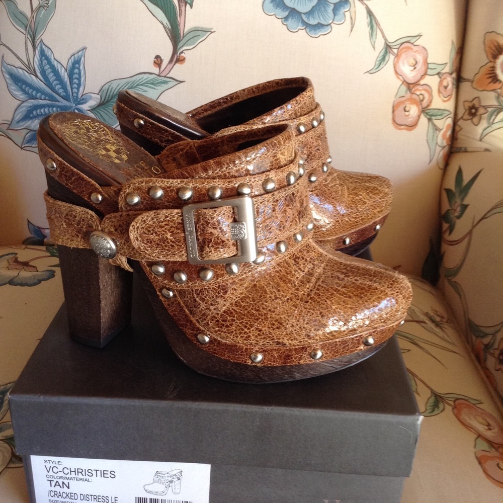 VINCE CAMUTO TAN CLOGS, Brand New in Box❤️